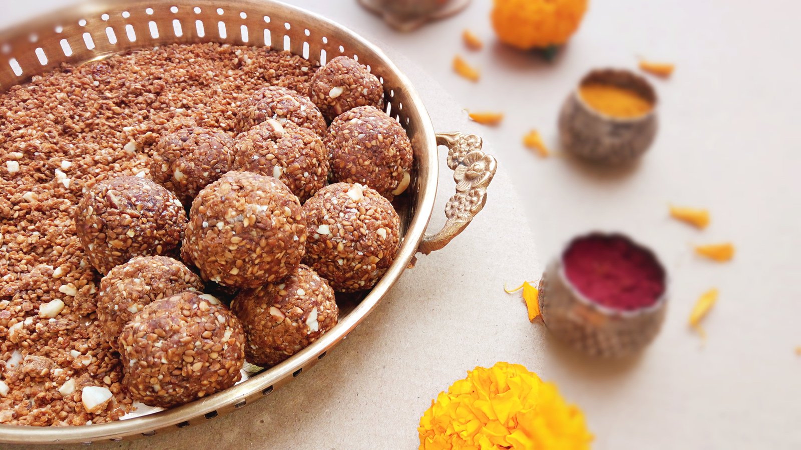 til gul ladoo